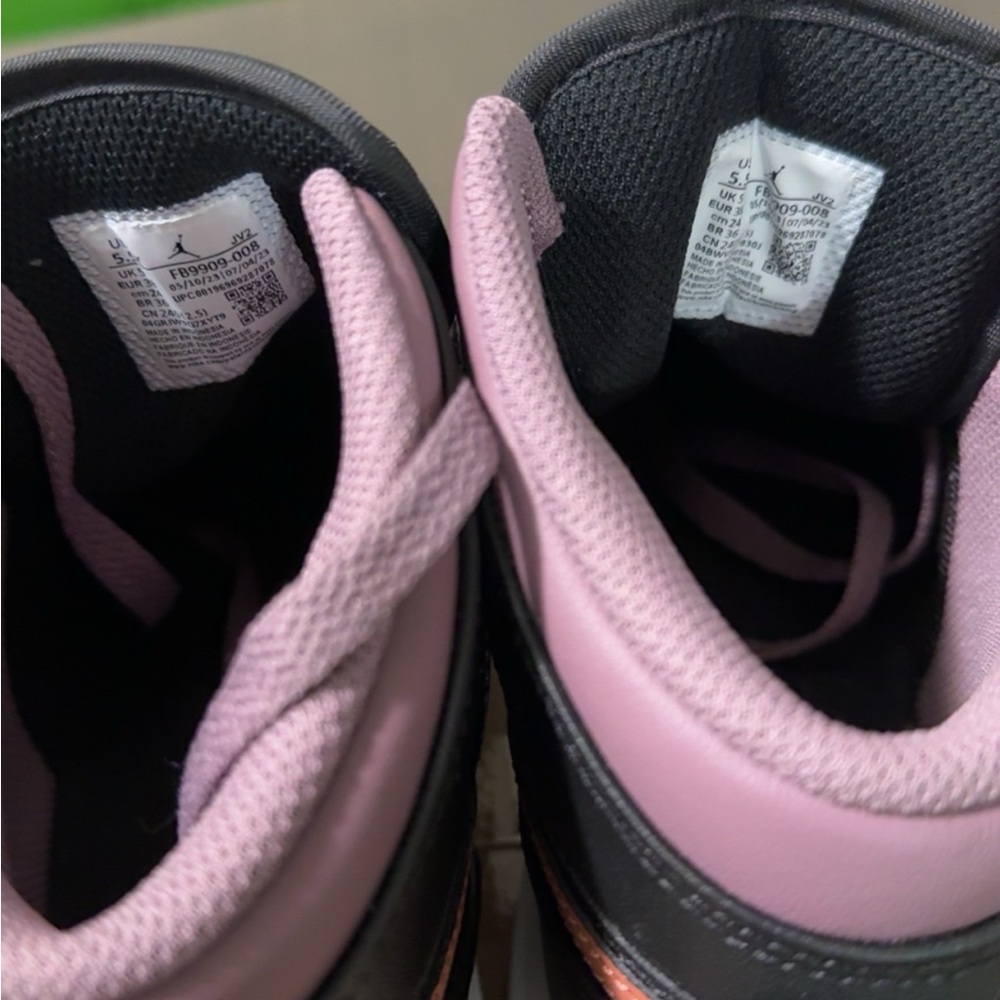 Jordan Kids Sneakers Black and Purple - Picture 5 of 7
